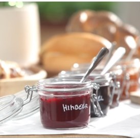 Frühstückspension: Viel Hausgemachtes gibt es zum Frühstück, wie hier die verschiedenen Marmeladensorten. - Kleinhofers Himbeernest