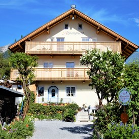 Frühstückspension: Haus Alpengruss in Seefeld inTirol im Sommer - HAUS ALPENGRUSS 