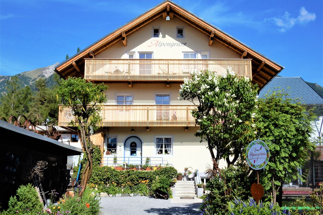 Frühstückspension: Haus Alpengruss in Seefeld inTirol im Sommer - HAUS ALPENGRUSS 