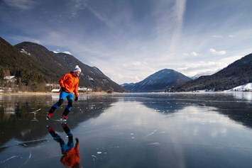 Frühstückspension: Eislaufen im Winter...  - Pension Bergblick am Weissensee