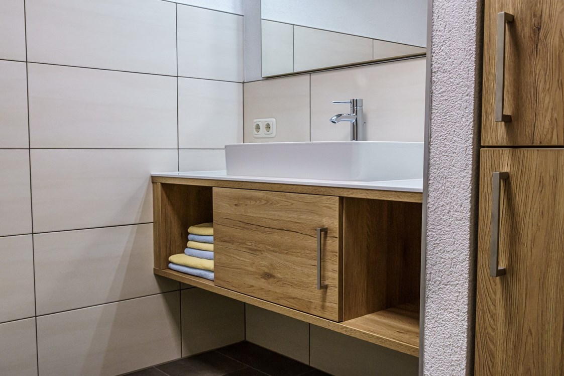 Frühstückspension: Bad mit begehbarer Dusche: neue Apartments B und D - Haus Löger Apartments