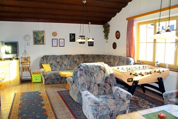 Frühstückspension: TV-Raum mit Fußballtisch für alle - Haus Löger Apartments