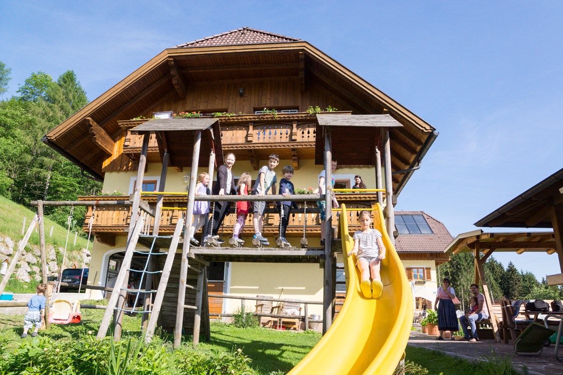 Frühstückspension: Spielplatz vorm Haus - Roithhof