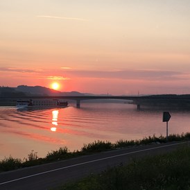 Frühstückspension: Sonnenaufgang an der Donau in Pöchlarn. - Frühstückspension Haus Barbara