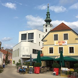 Frühstückspension: Das Stadtzentrum von Pöchlarn besteht aus historischen und neuen Gebäuden. - Frühstückspension Haus Barbara